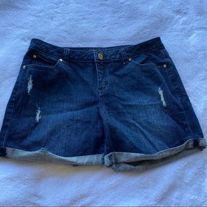 Jennifer Lopez shorts size 10